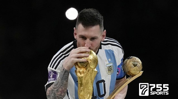 Messi Beri Hadiah Skuat Argentina iPhone Berlapis Emas
