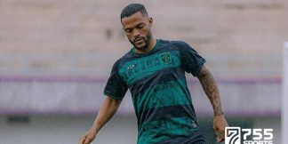 Lepas Leo Lelis, Persebaya Pertahankan Paulo Victor  