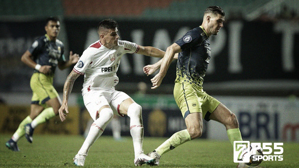 Kericuhan Suporter Ganggu Laga Persib vs Persis Solo