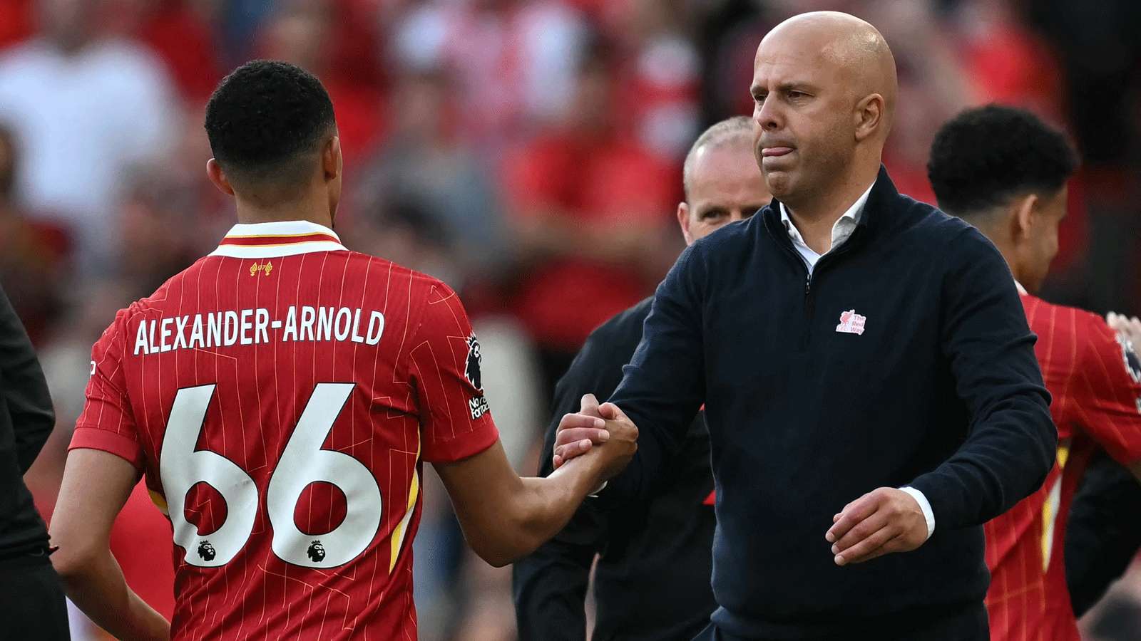 Trent DITURUNKAN oleh Slot setelah mengkonfirmasi kepergian Liverpool