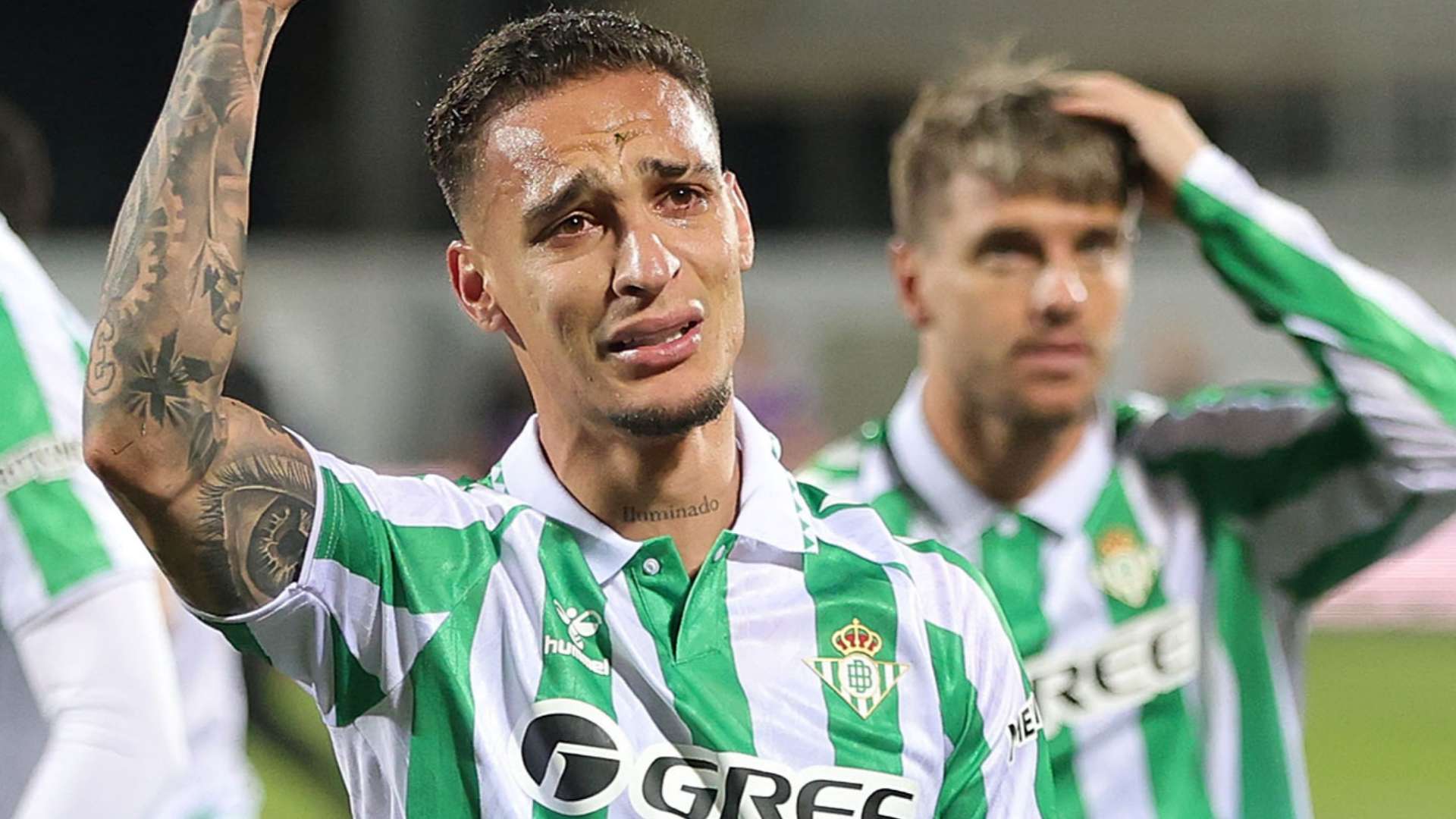 ‘Menangis banyak’ – Pahlawan Real Betis Antony menangis tersedu-sedu