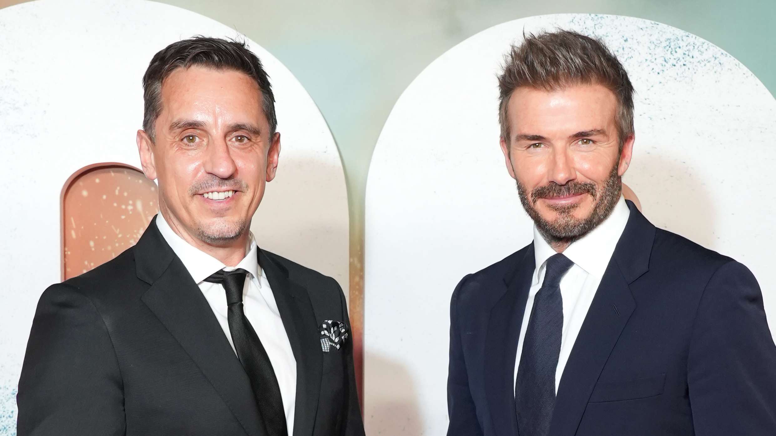 Neville dan Beckham mengayunkan kapak! Salford melepaskan 17 pemain