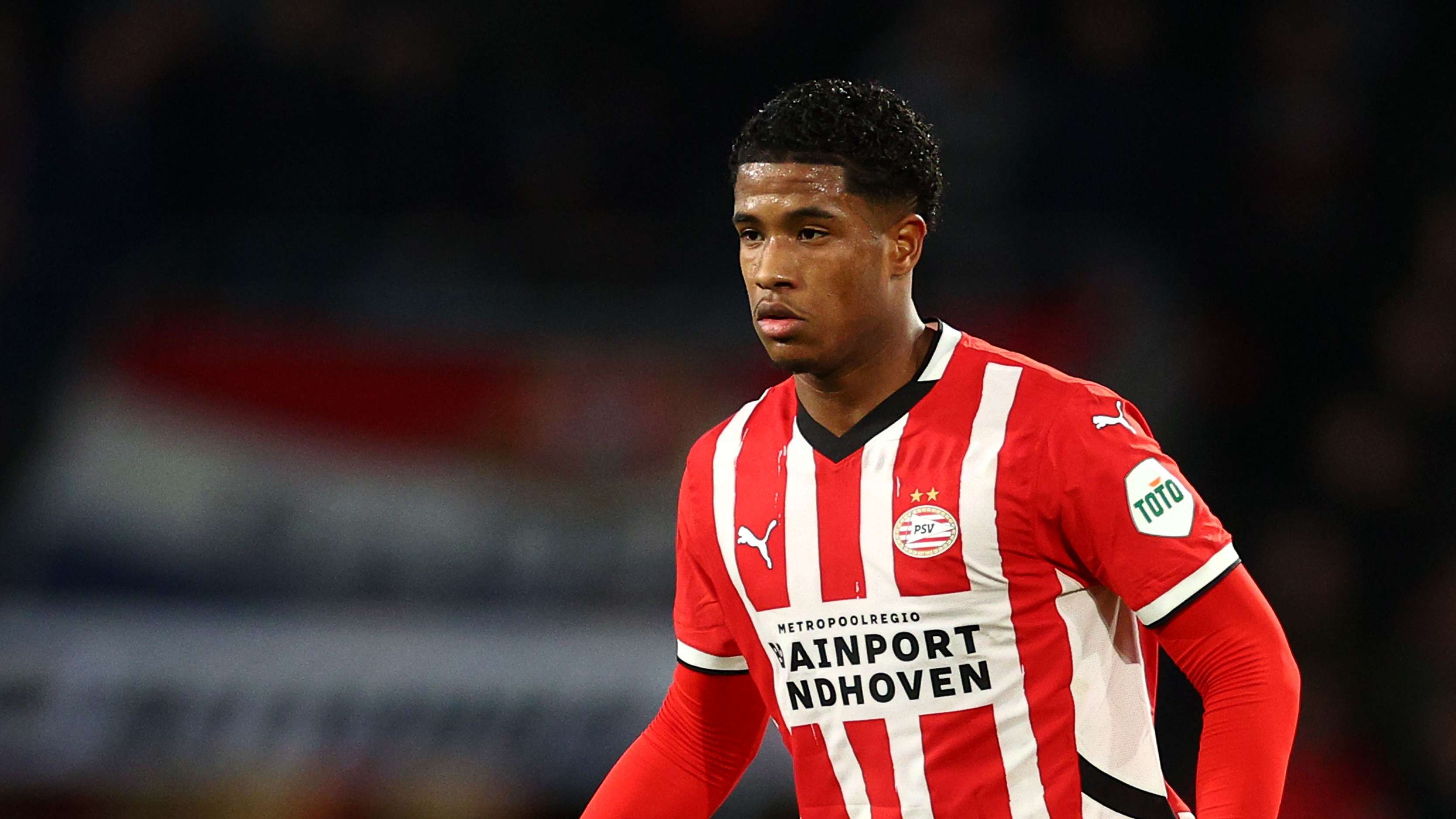 Berapa penghasilan Ryan Flamingo di PSV?