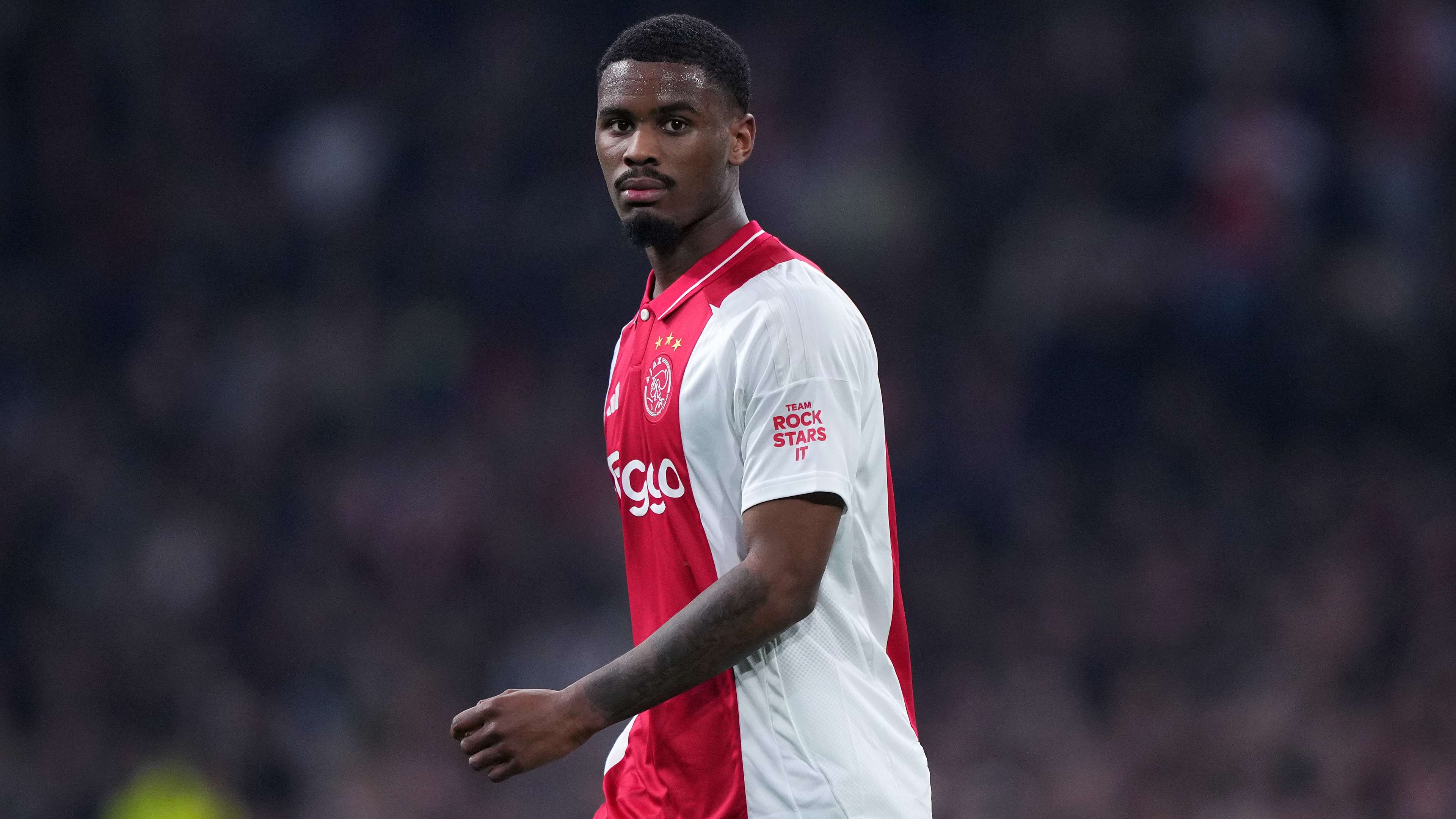 Berapa gaji yang diterima Jorrel Hato di Ajax?