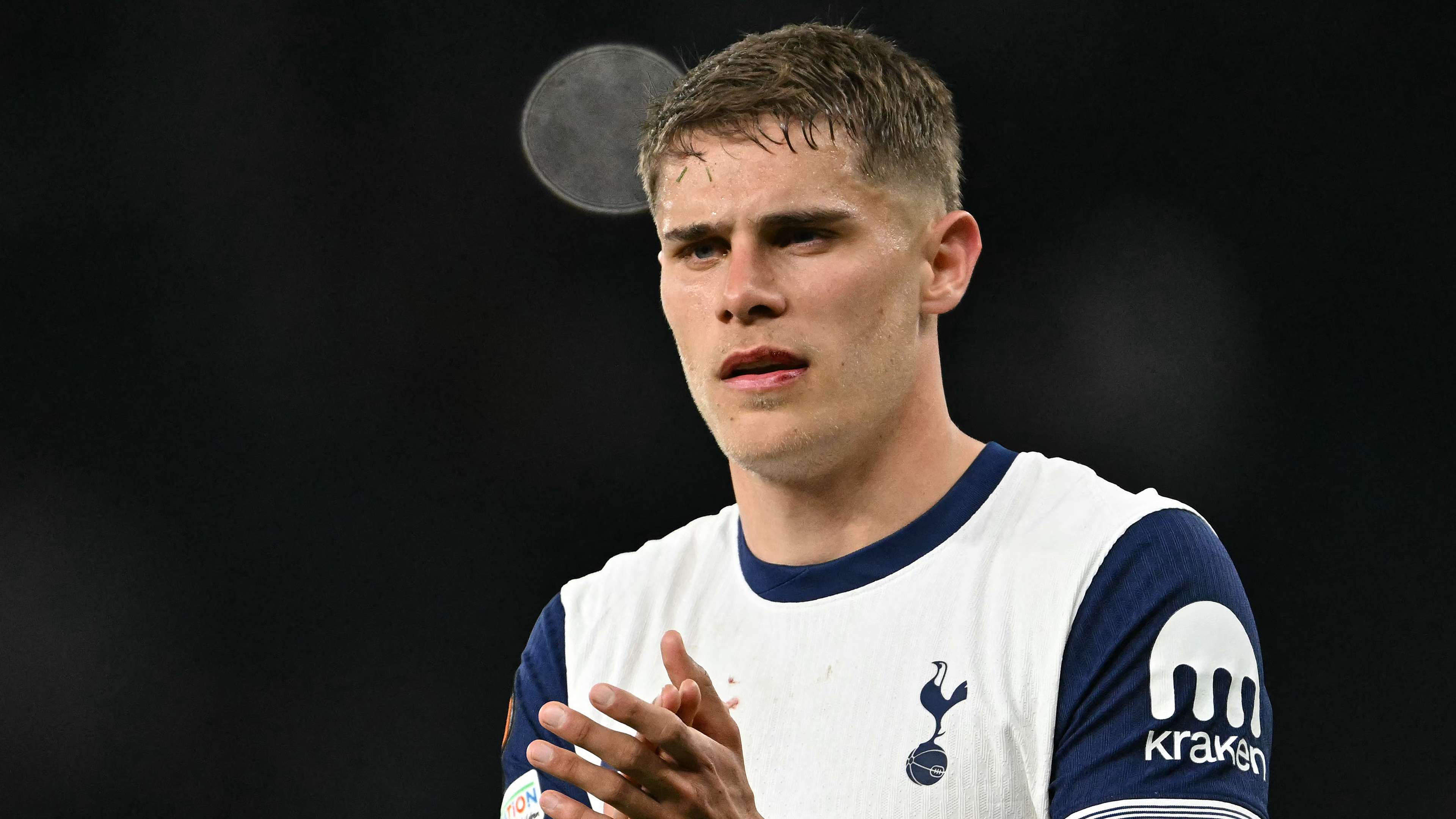 Spurs tidak takut pada Man Utd saat Van de Ven membidik kesuksesan UEL