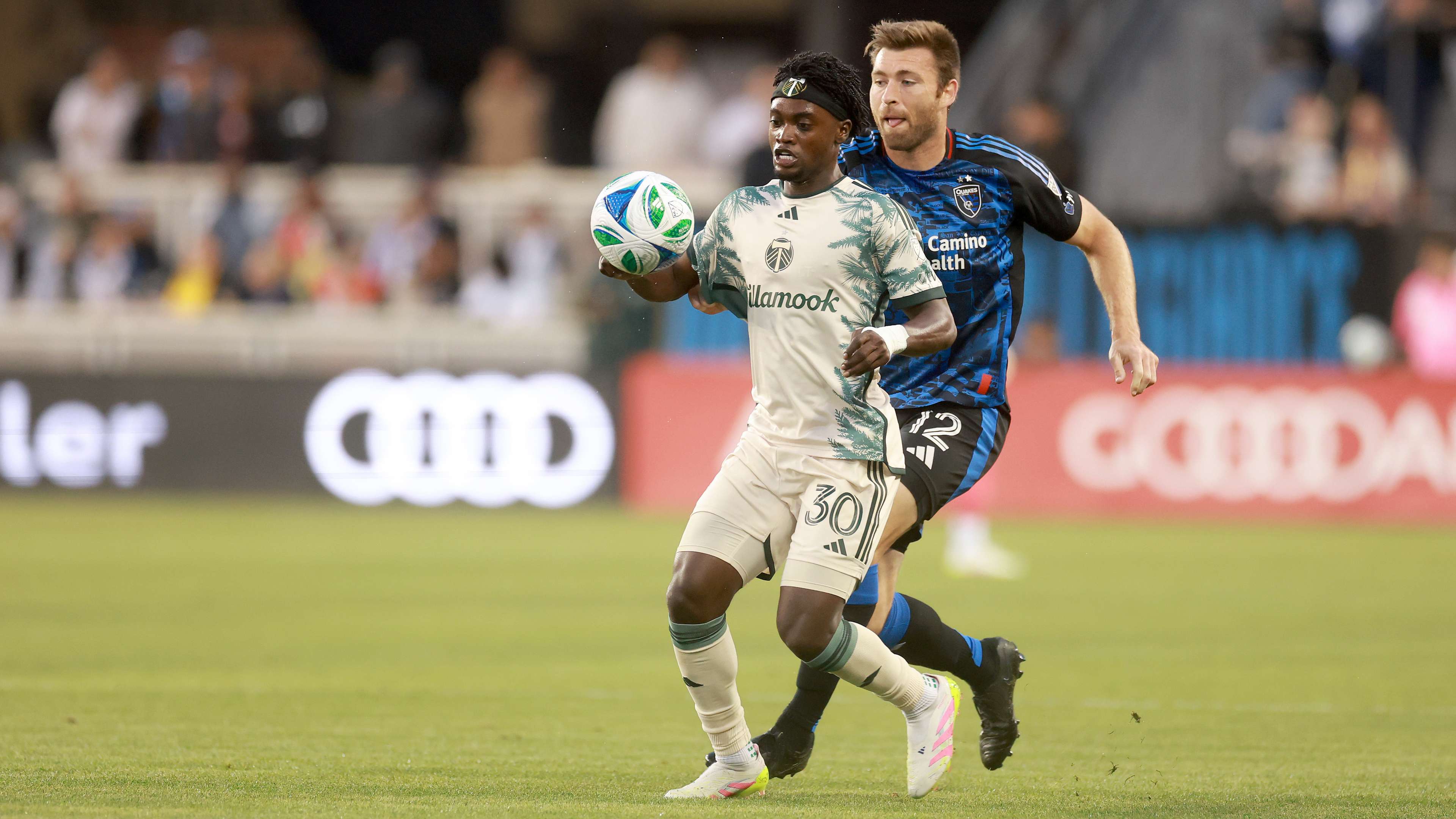 Santiago Moreno dari Timbers mencetak gol spektakuler dengan tendangan scissor kick