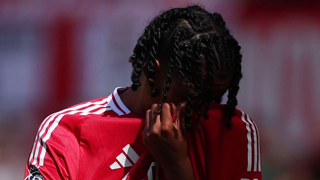 “Ketakutan Cedera Besar bagi Man Utd saat Yoro Berjalan dengan Limp”