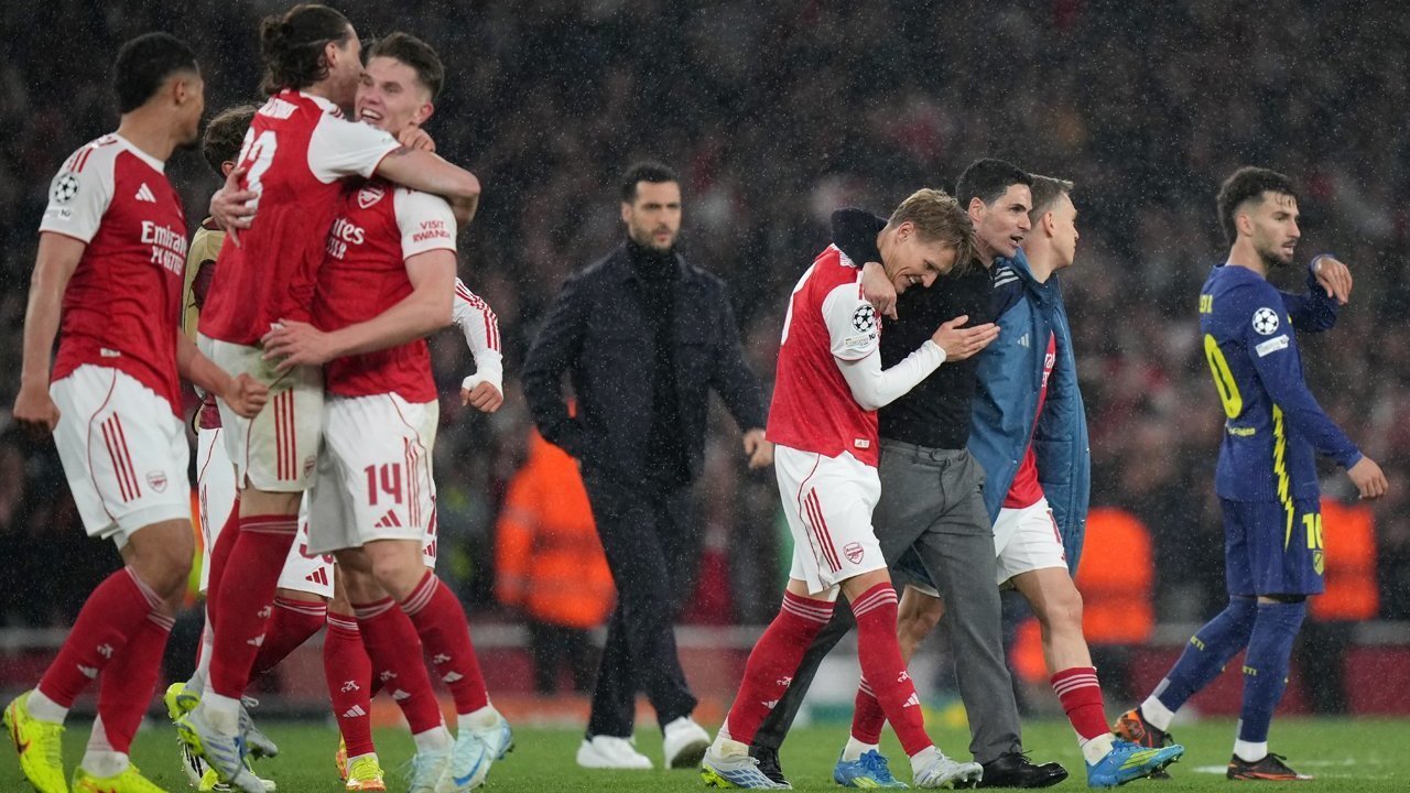 Prediksi Final Liga Champions Versi Legenda MU: Arsenal Bakal Bikin PSG Hancur Lebur Lewat Bola Mati
Translation: Prediksi Final Liga Champions Menurut Legenda Manchester United: Arsenal Akan Menghancurkan PSG Melalui Set Piece